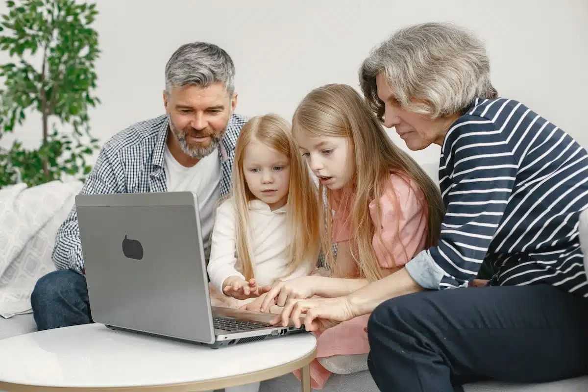 famille  technologie