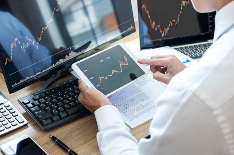 Courtiers en ligne facilitant l'accès à la bourse moderne