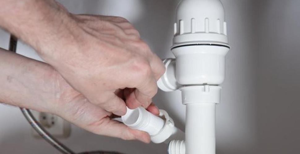 Mauvaises odeurs dans une canalisation : comment les supprimer ? - Pays APT