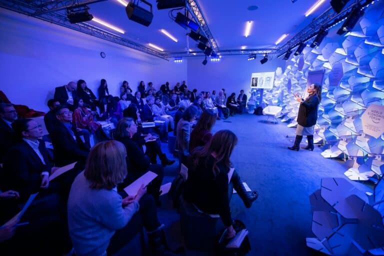 Séminaire d'entreprise à Montpellier avec participants engagés et esprit d'équipe