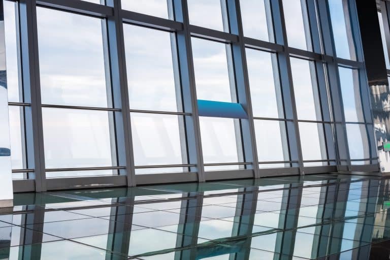 Fenêtres en aluminium modernes avec différentes couleurs et design élégant