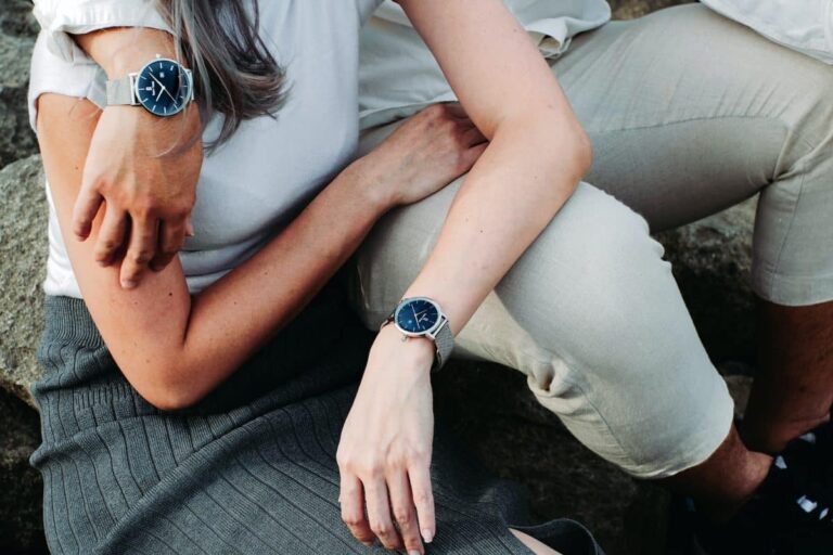 Montre élégante assortie à une tenue stylée et harmonieuse