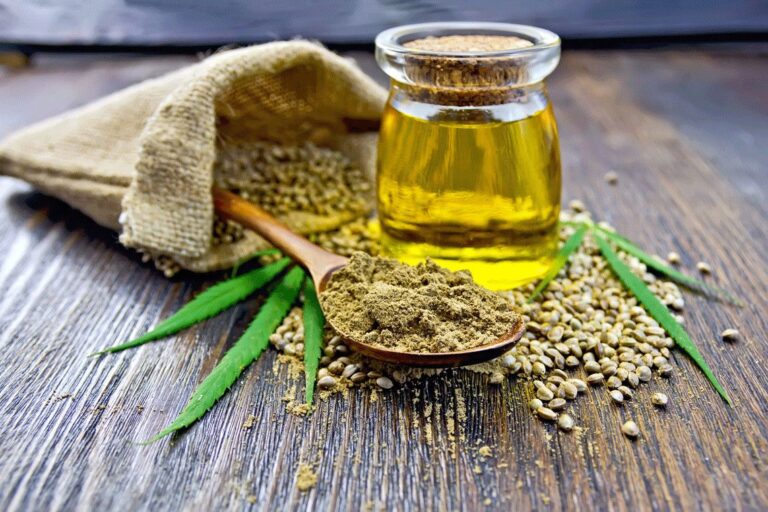 Cristaux de CBD purs sur une surface en bois naturel