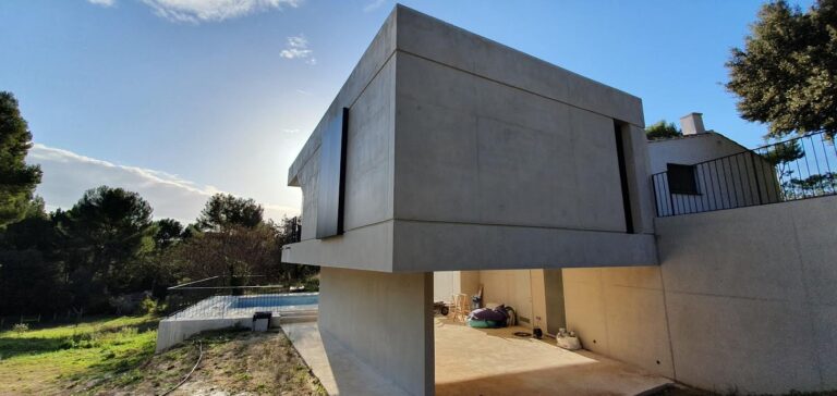 Construction d'une maison moderne par SOCOPRO à Allauch