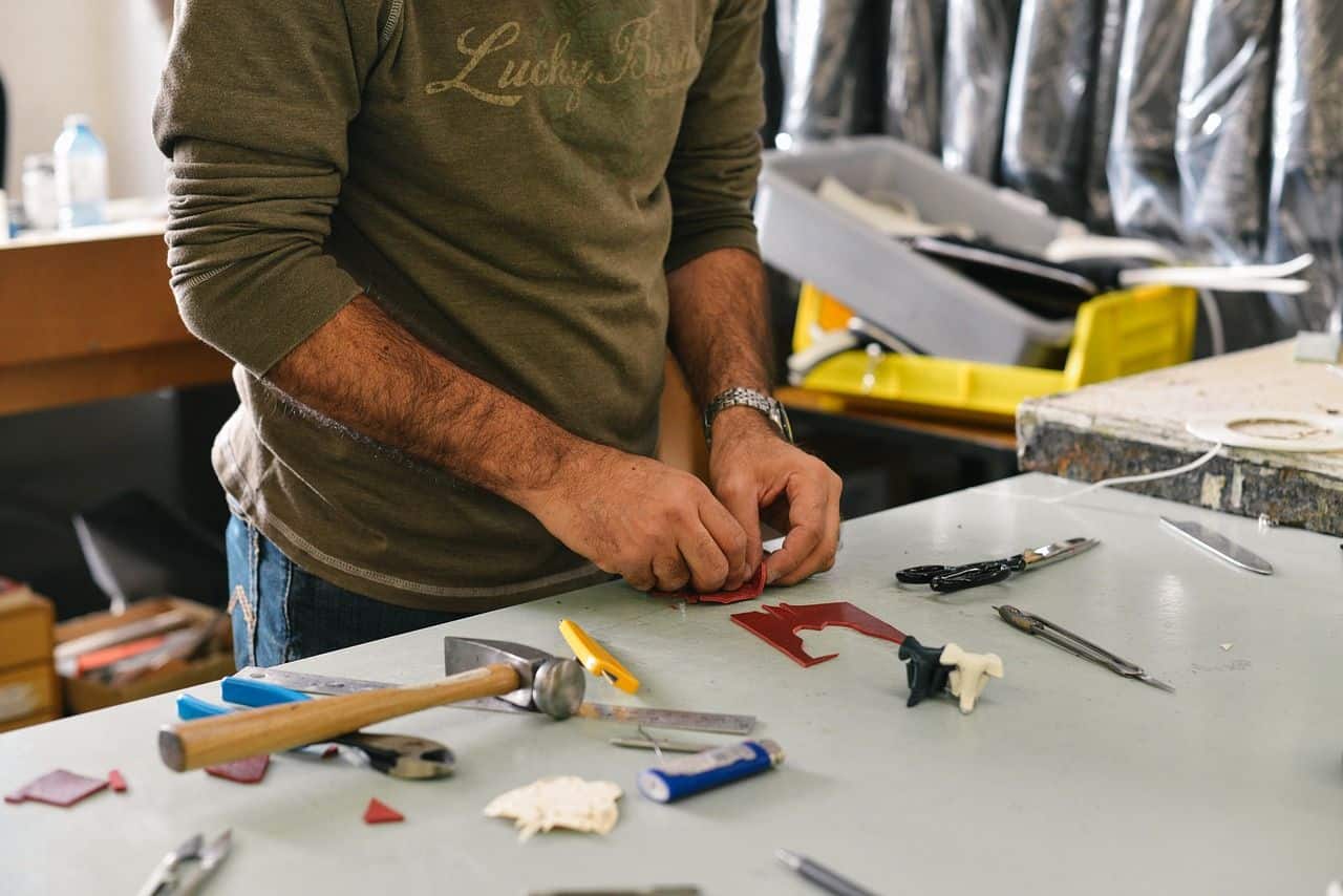 L'appareillage d'un serrurier professionnel